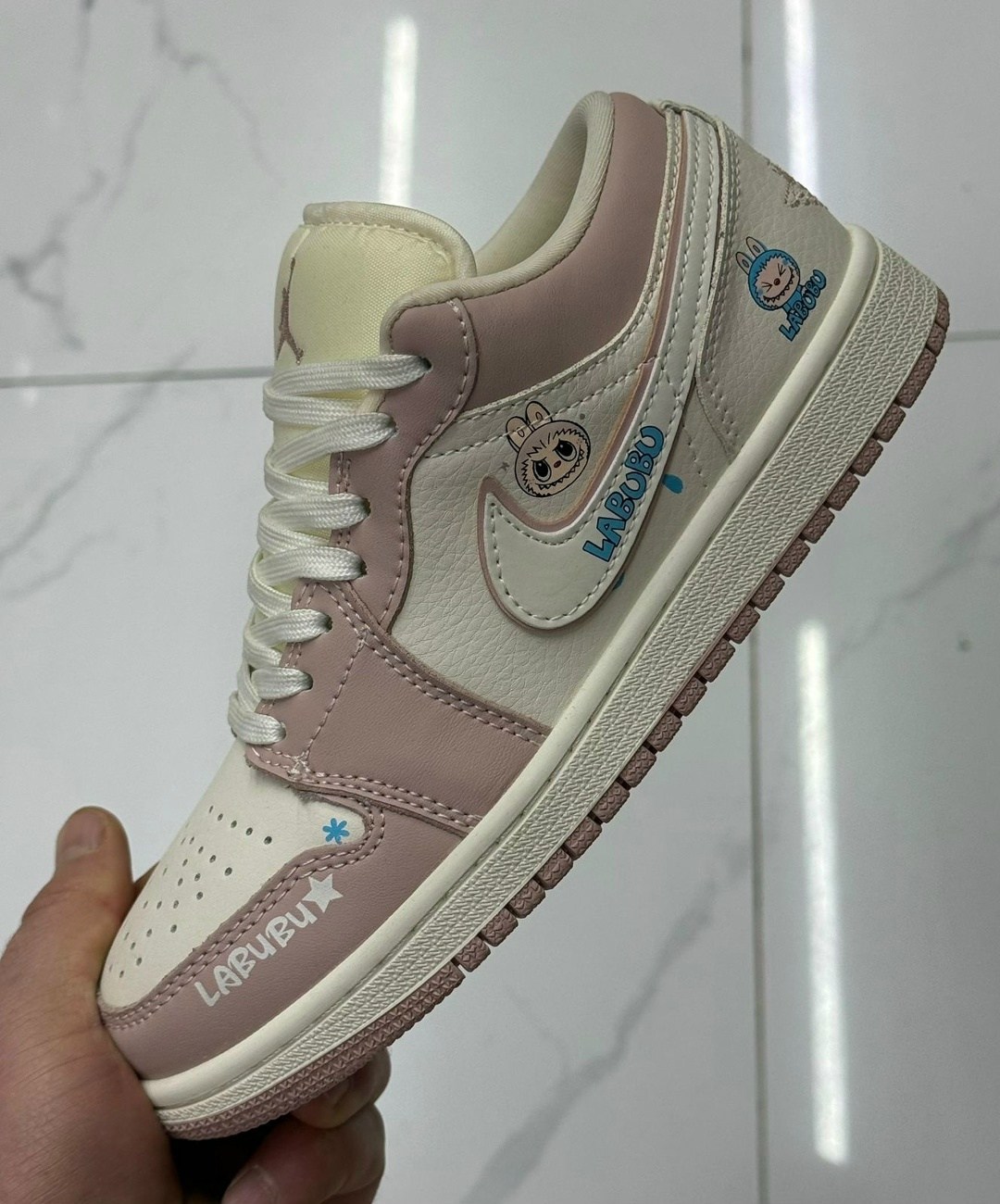 женские кроссовки,nike air jordan 1 low travis scott,кроссовки nike air jordan 1 low x travis scott x labubu,travis scott x air jordan 1 low sail shy pink,кроссовки унисекс