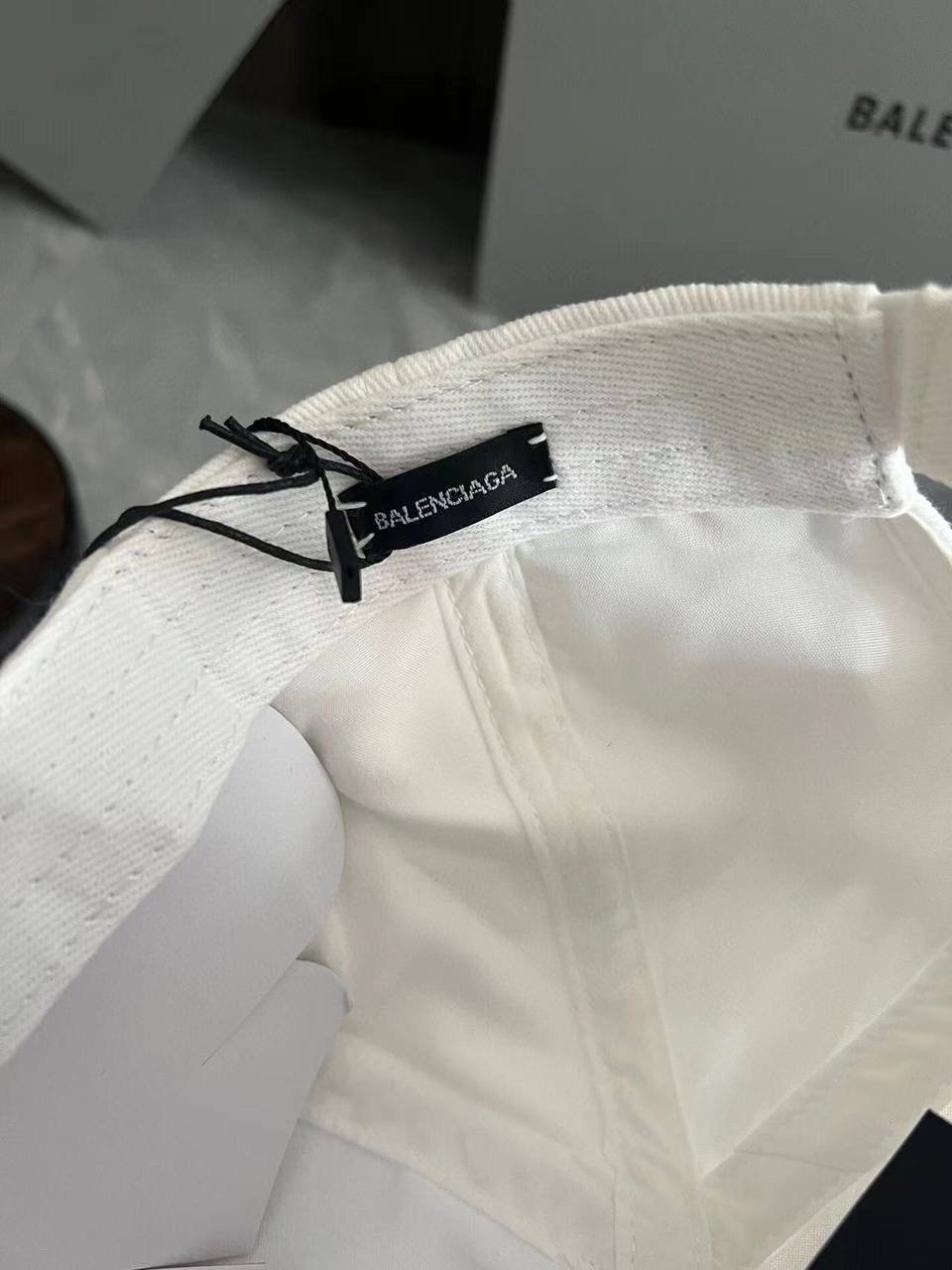 белая кепка баленсиага,кепка баленсиага оригинал,бейсболка balenciaga,бейсболка баленсиага,кепка balenciaga