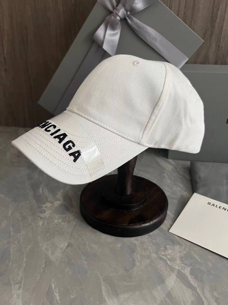 белая кепка баленсиага,кепка баленсиага оригинал,бейсболка balenciaga,бейсболка баленсиага,кепка balenciaga