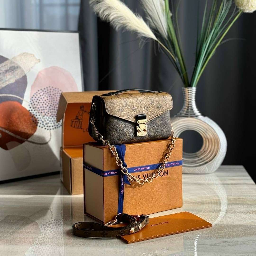 сумка женская louis vuitton,louis vuitton сумка,louis vuitton сумка на плечо,женская сумка на плечо louis vuitton,сумка pochette metis east west louis vuitton