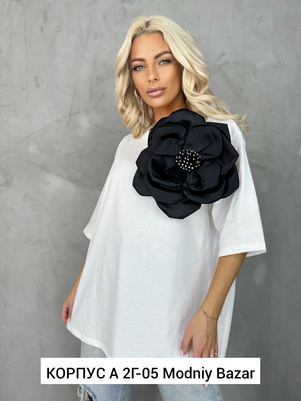 футболка с объемными цветами,футболка с цветком объемным,футболка женская с,футболки женские модные,футболка с цветами