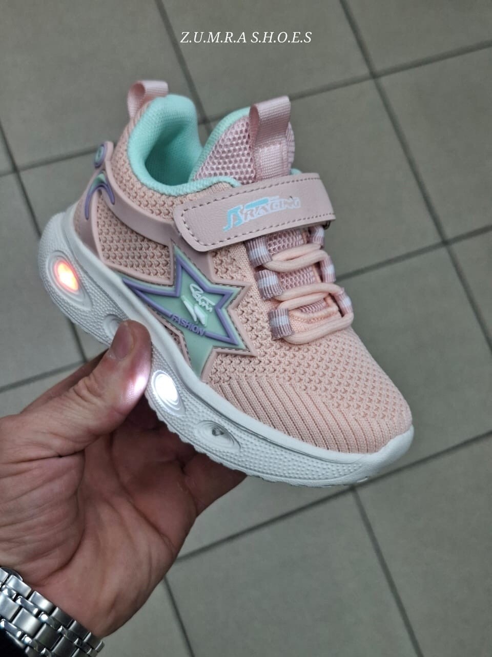 кроссовки для девочки светящиеся,детские кроссовки,кроссовки для девочек,кроссовки детские светящиеся,кроссовка детская