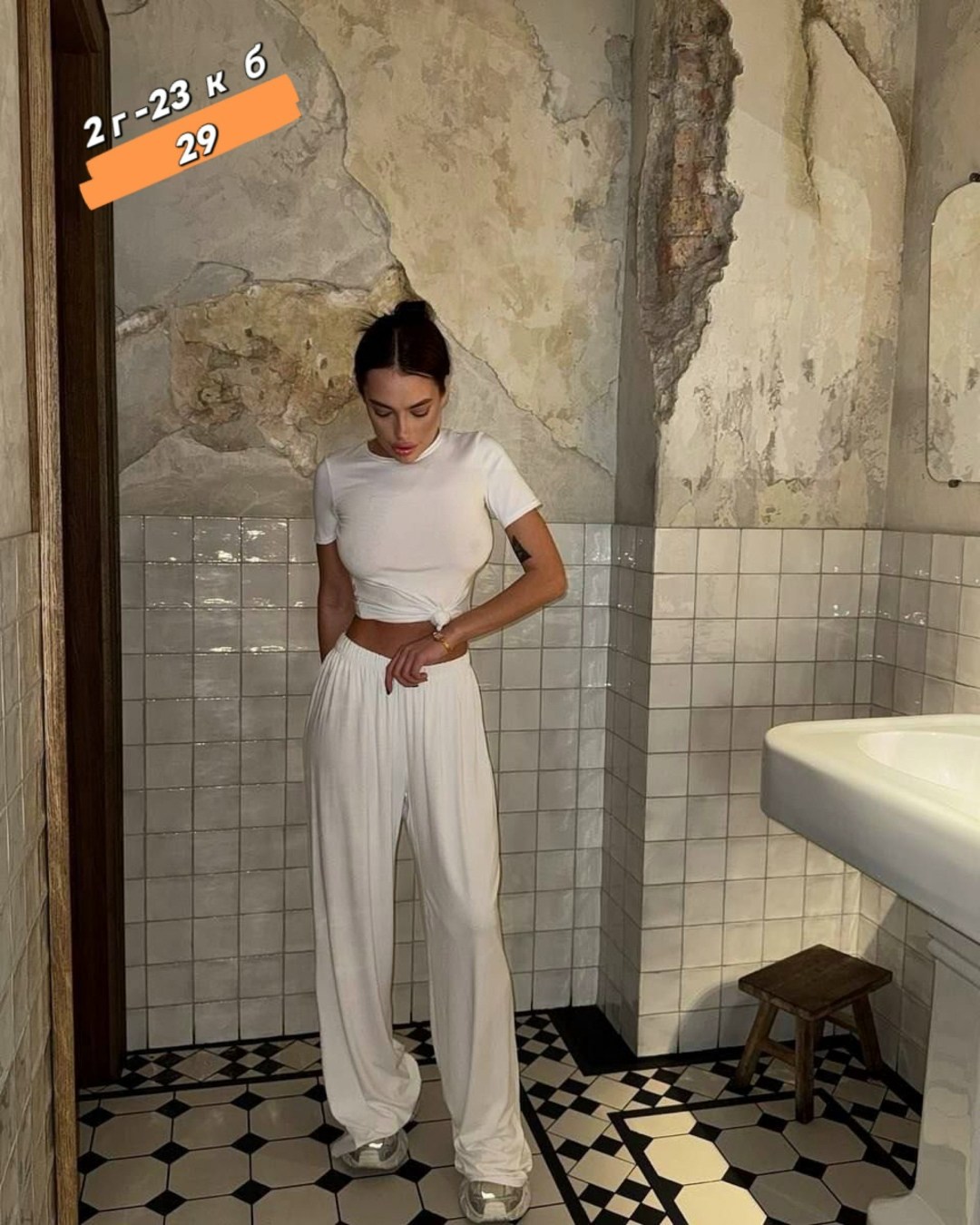 костюм с кроп топом,,стильные наряды,девушка,одежда стили