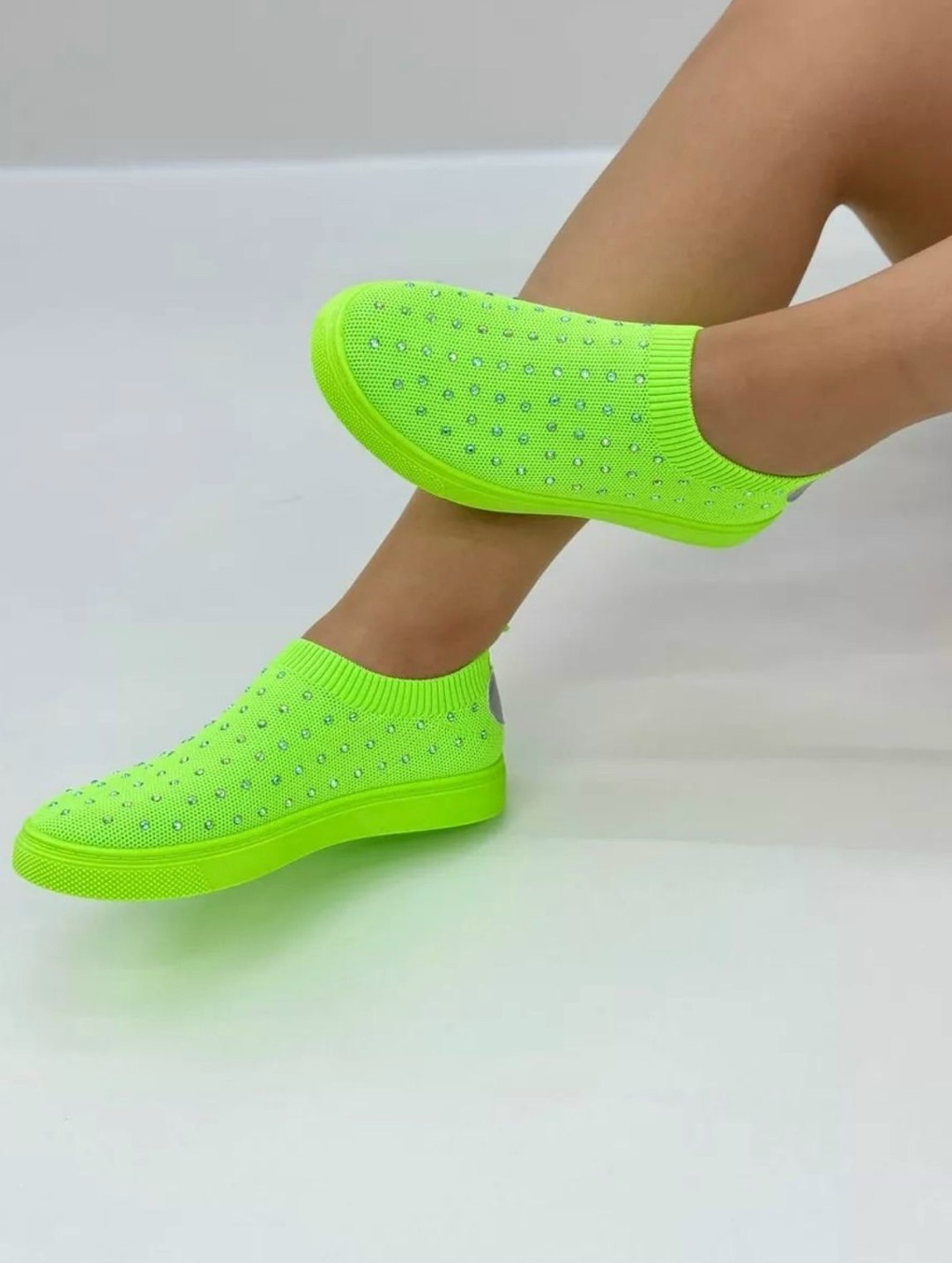 ,слипоны женские,слипоны женские красные,спортивная ,женская