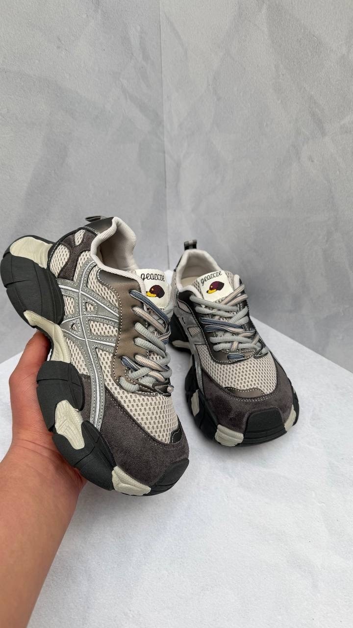 кроссовки женские balenciaga,кроссовки balenciaga,balenciaga массивные кроссовки triple s женские,кроссовки balenciaga triple s,кроссовки 3xl sneakers grey brown mesh balenciaga серый