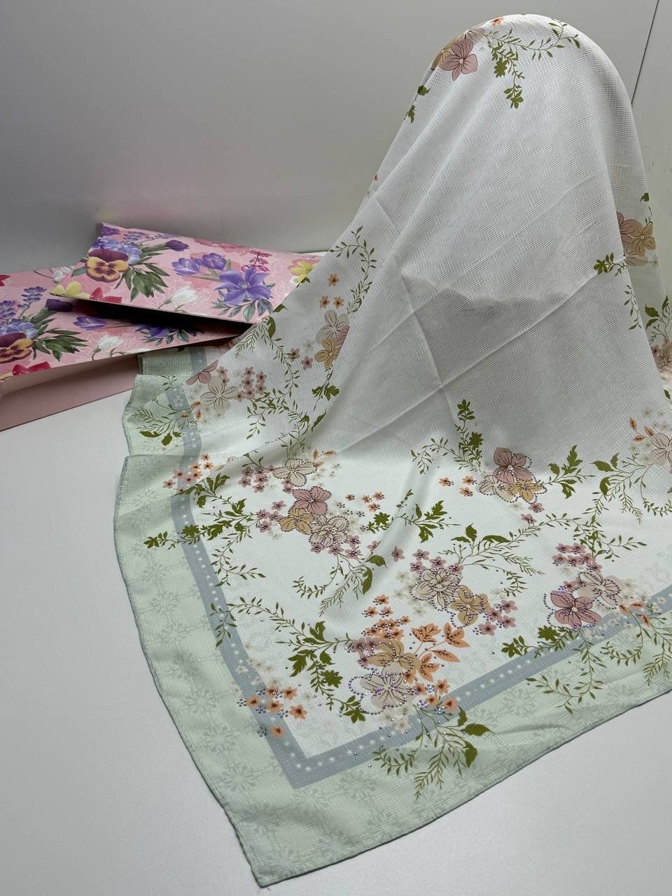 женский платок,шелковый платок,платок,женские шелковые платки,платок шейный