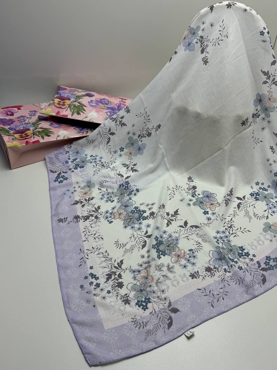 женский платок,шелковый платок,платок,женские шелковые платки,платок шейный