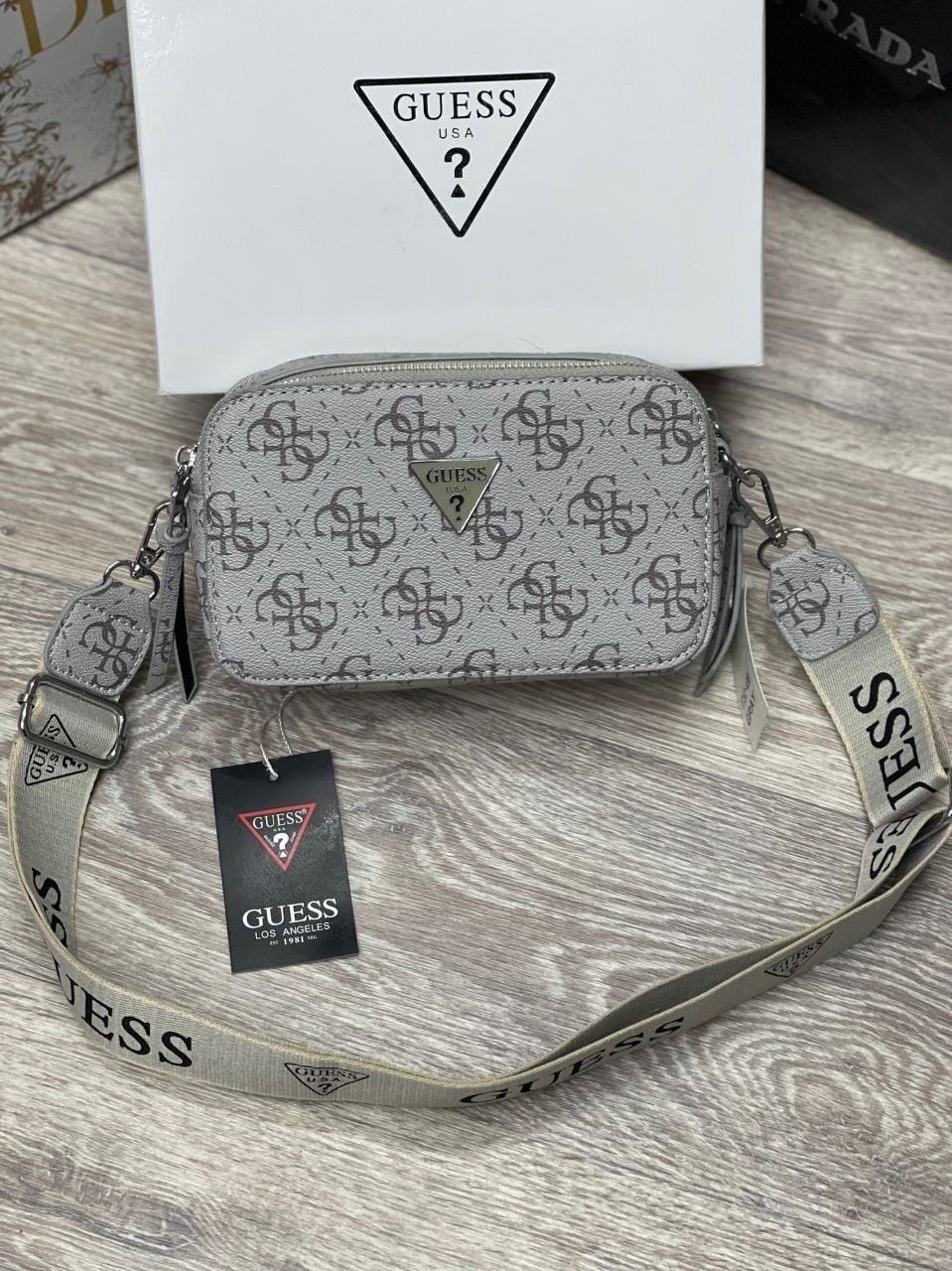 guess сумка женская,сумка guess женская через плечо,guess сумка на плечо,сумка guess,сумка guess бежевая