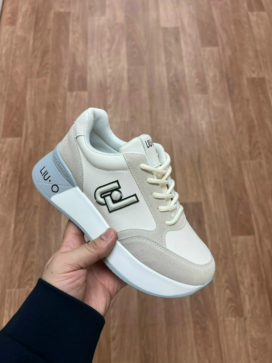 ,кроссовки женские,кроссовки liu jo,кроссовки женские liu jo,кроссовки повседневные