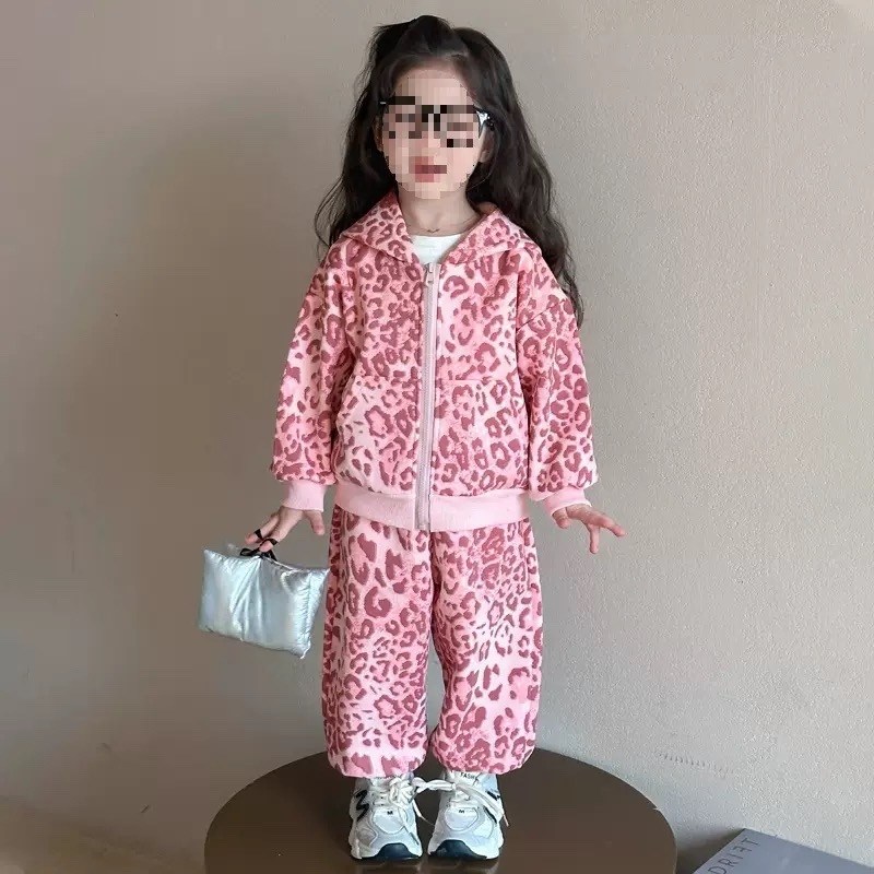 спортивные костюмы,детский костюм для девочки,детский костюм,костюм леопардовый,стильный костюм для девочки