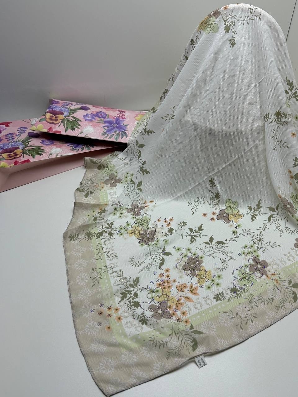 женский платок,шелковый платок,платок,женские шелковые платки,платок шейный