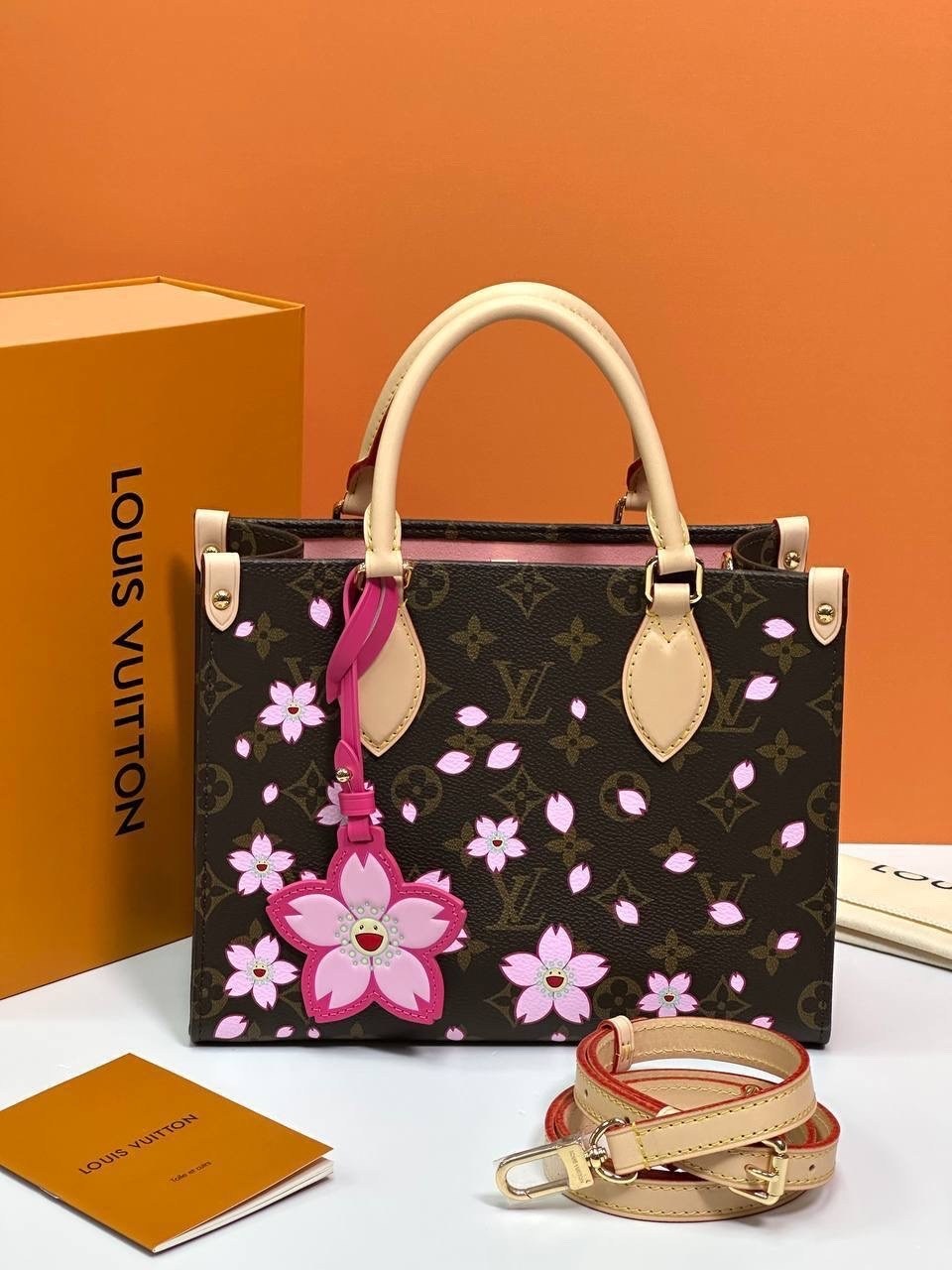 сумка женская louis vuitton,cумка louis vuitton,сумки луи виттон,сумка louis vuitton 25-20см реплика,сумка луи виттон с сакурой