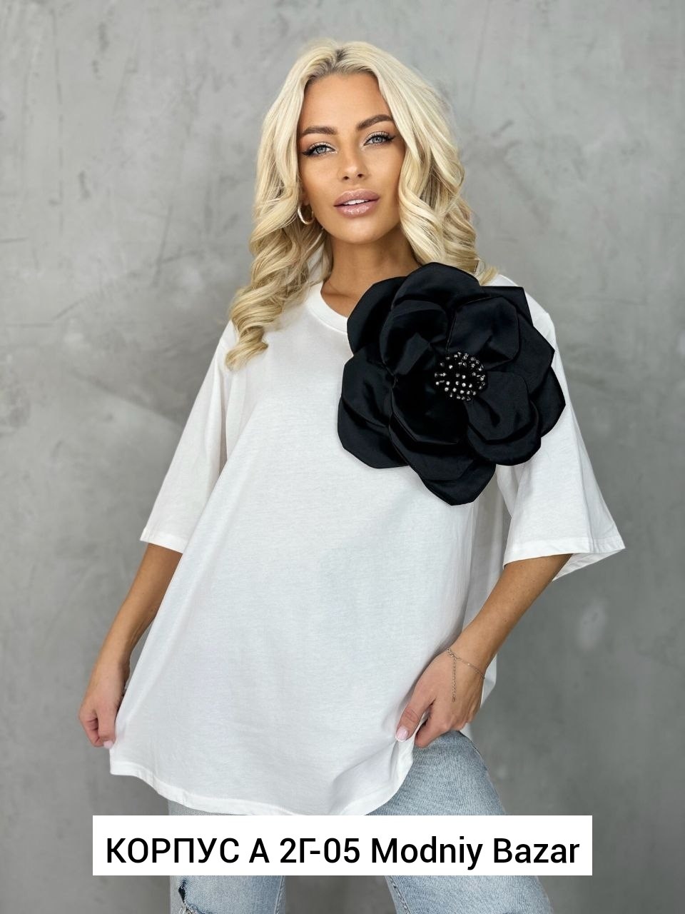 футболка с объемными цветами,футболка с цветком объемным,футболка женская с,футболки женские модные,футболка с цветами