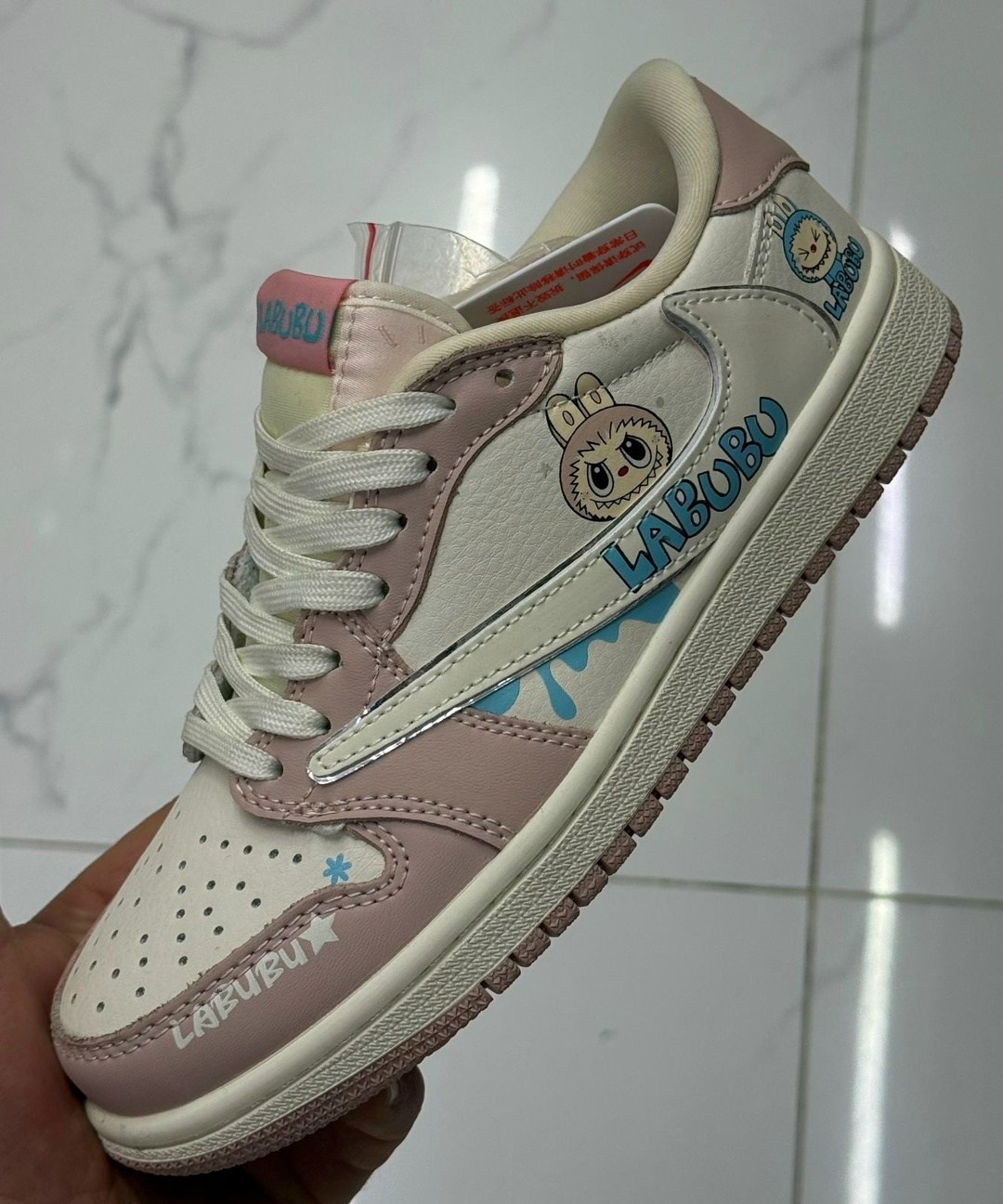 женские кроссовки,nike air jordan 1 low travis scott,кроссовки nike air jordan 1 low x travis scott x labubu,travis scott x air jordan 1 low sail shy pink,кроссовки унисекс