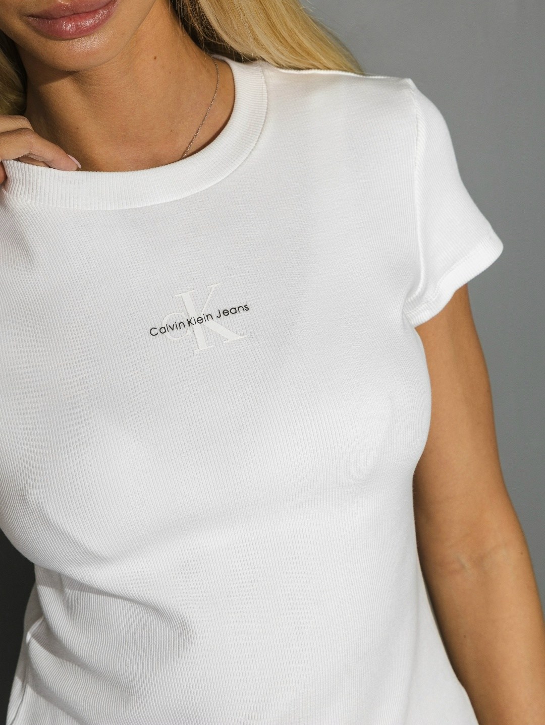 футболка женская белая,женская футболка,базовая белая футболка,базовая женская футболка,белая футболка