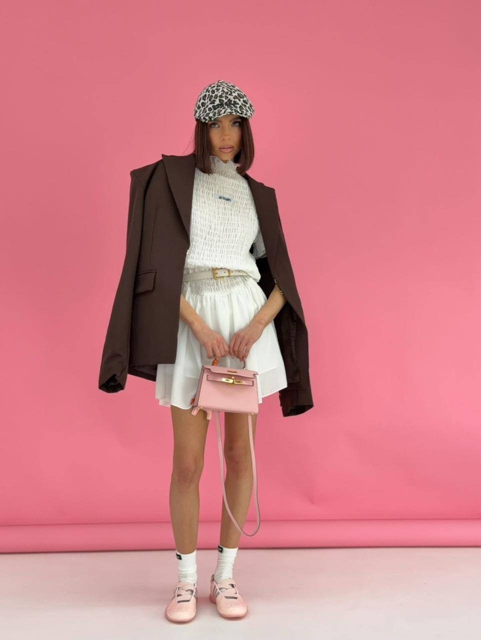 ,стильная девушка,свитер,жилет вязаный