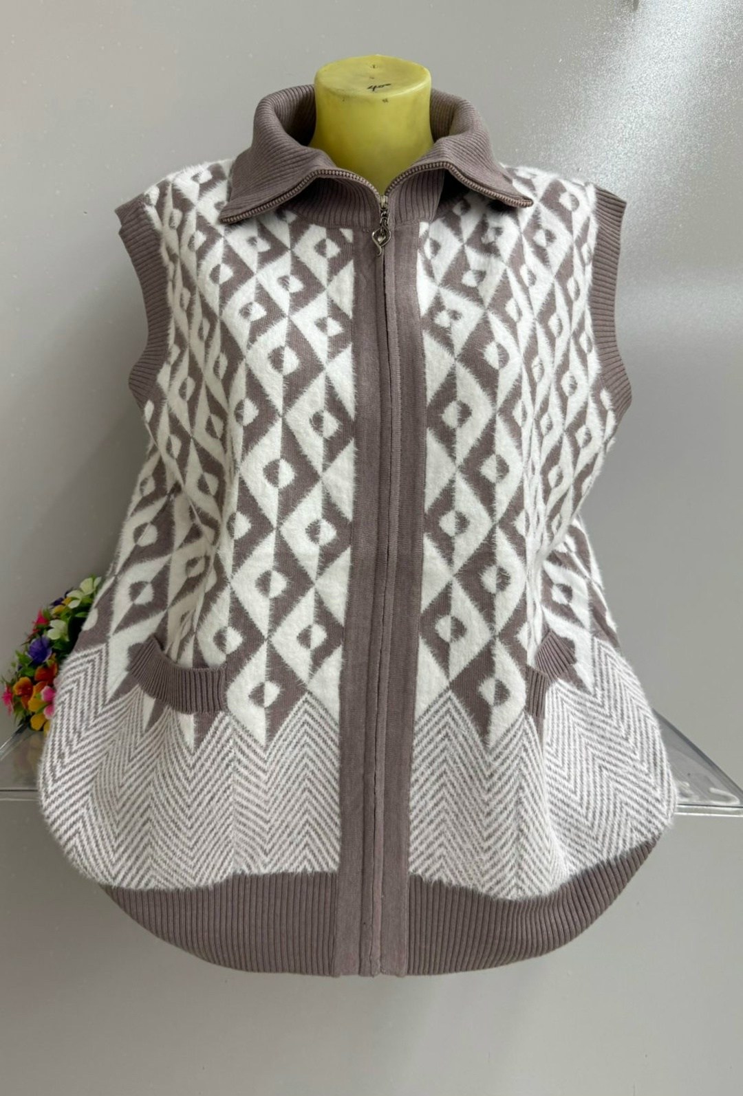 вязаная жилетка,женская жилетка,теплый жилет,жилет трикотажный,жилет женский