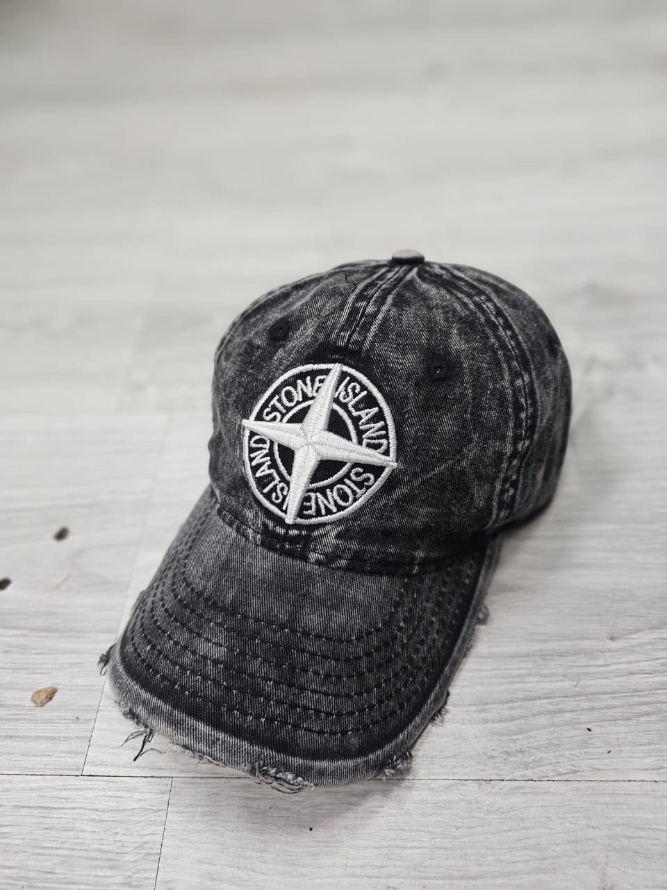 бейсболка stone island,stone island кепка с нашивкой в виде компаса серый,stone island кепка,бейсболка кепка с рефлективом stone island,бейсболка кепка с рефлективом stone island stone island цвет беж