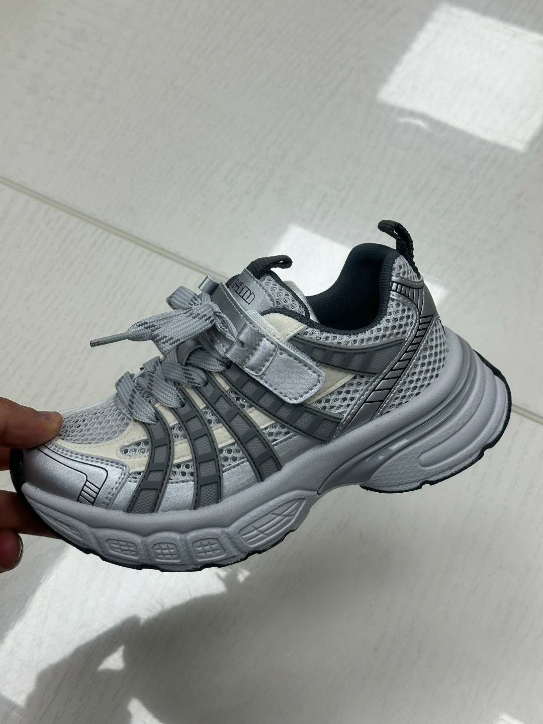 кроссовки,кроссовки женскиe,кроссовки с толстой подошвой,массивные кроссовки,женские массивные кроссовки