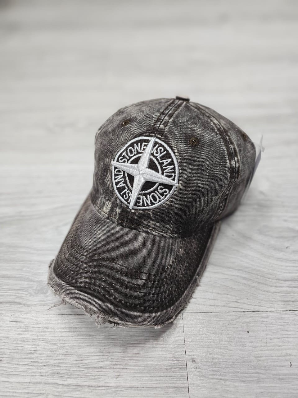 бейсболка stone island,stone island кепка с нашивкой в виде компаса серый,stone island кепка,бейсболка кепка с рефлективом stone island,бейсболка кепка с рефлективом stone island stone island цвет беж