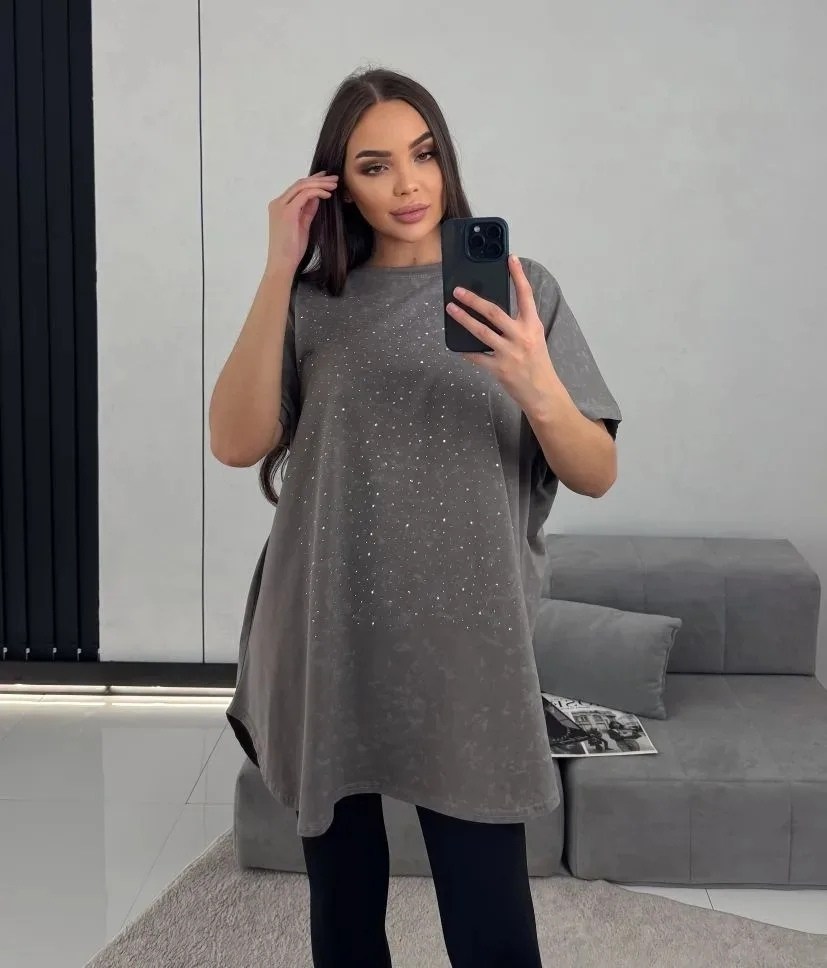 футболка оверсайз удлиненная со стразами tosha,женская футболка,футболки оверсайз женские,футболка оверсайз варенка со стразами серая варенка micca,футболка со стразами оверсайз temnaystar