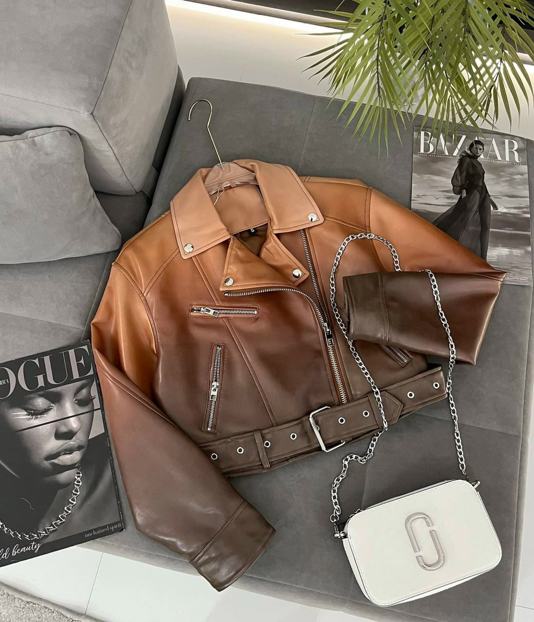 женская укороченная куртка из искусственной кожи,куртка косуха,кожаная куртка косуха,женская кожаная куртка косуха,куртка кожаная