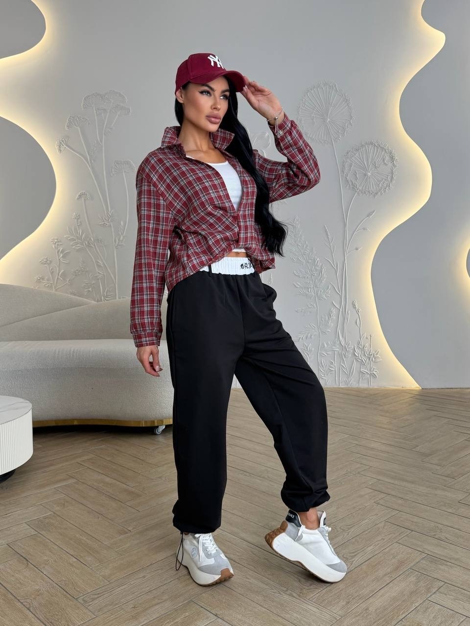 трикотажные брюки,спортивные трикотажные брюки,брюки в спортивном стиле,брюки спортивные,одежда брюки