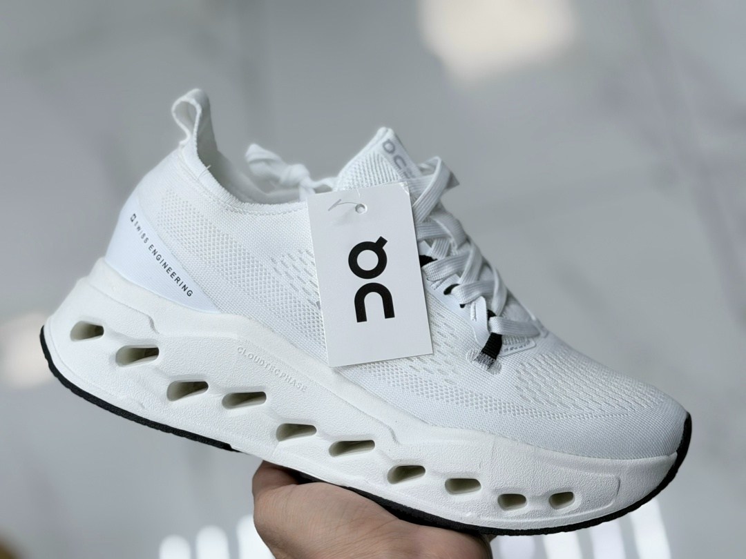 кроссовки on running cloudstratus 3 серый,кроссовки cloudsurfer on running серый,кроссовки loewe x cloudtilt 2 black white черный,кроссовки мужские on cloudstratus,кроссовки loewe x cloudtilt 2 black