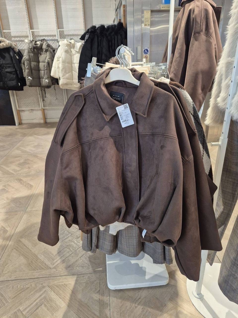 куртка-бомбер из искусственной замши zarina,куртка замшевая,куртка свободного кроя,замшевая куртка женская,куртка повседневная