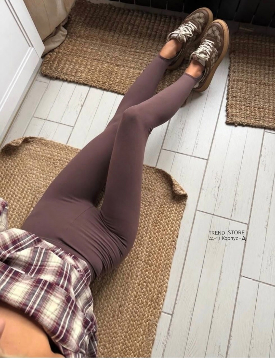 худая девушка,брюки лосины,женские леггинсы,лосины рубчик,леггинсы базовые