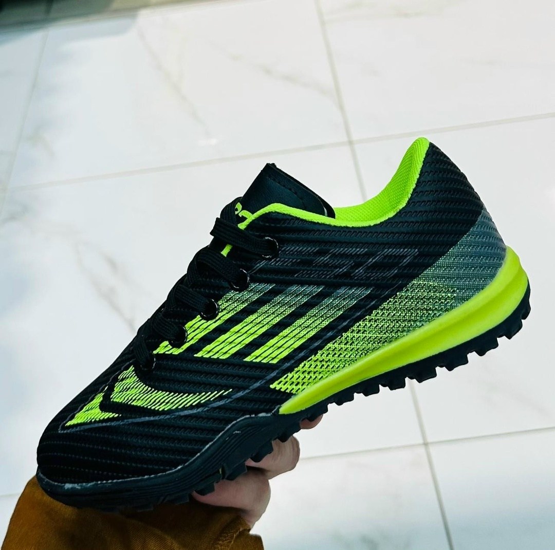 футбольная бутса,бутсы футбольные сороконожки футзалки adidas,сороконожка для футбола,футбольная ,сороконожки для футбола адидас