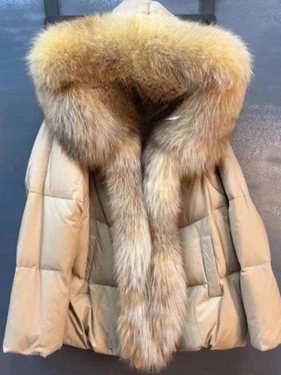 пуховик с чернобуркой,зимний женский пуховик с чернобуркой,укороченный черный пуховик с чернобуркой,женский пуховик с мехом чернобурки,пуховик с мехом