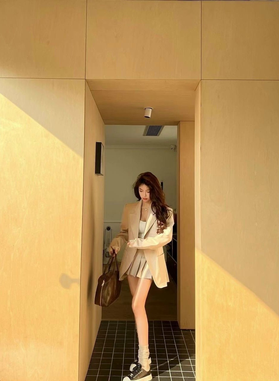 женский костюм с юбкой,женский костюм из блейзера с высокой талией,женский костюм из блейзера с завышенной талией,женский летний костюм с блейзером и юбкой,костюм с юбкой