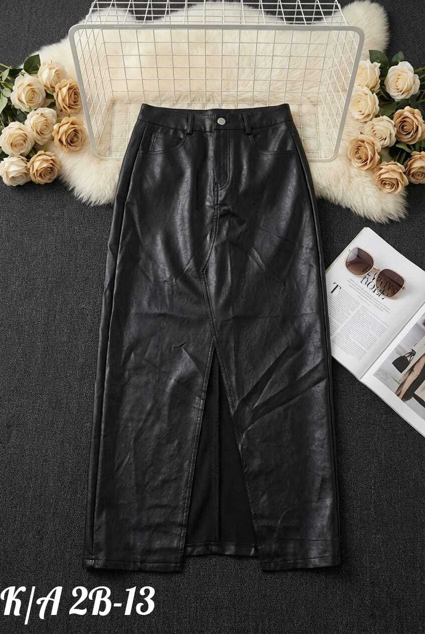 юбка кожаная миди с разрезом,юбка кожаная миди разрезом прямая,кожаная юбка,юбка зарина из экокожи,юбка миди из экокожи черная
