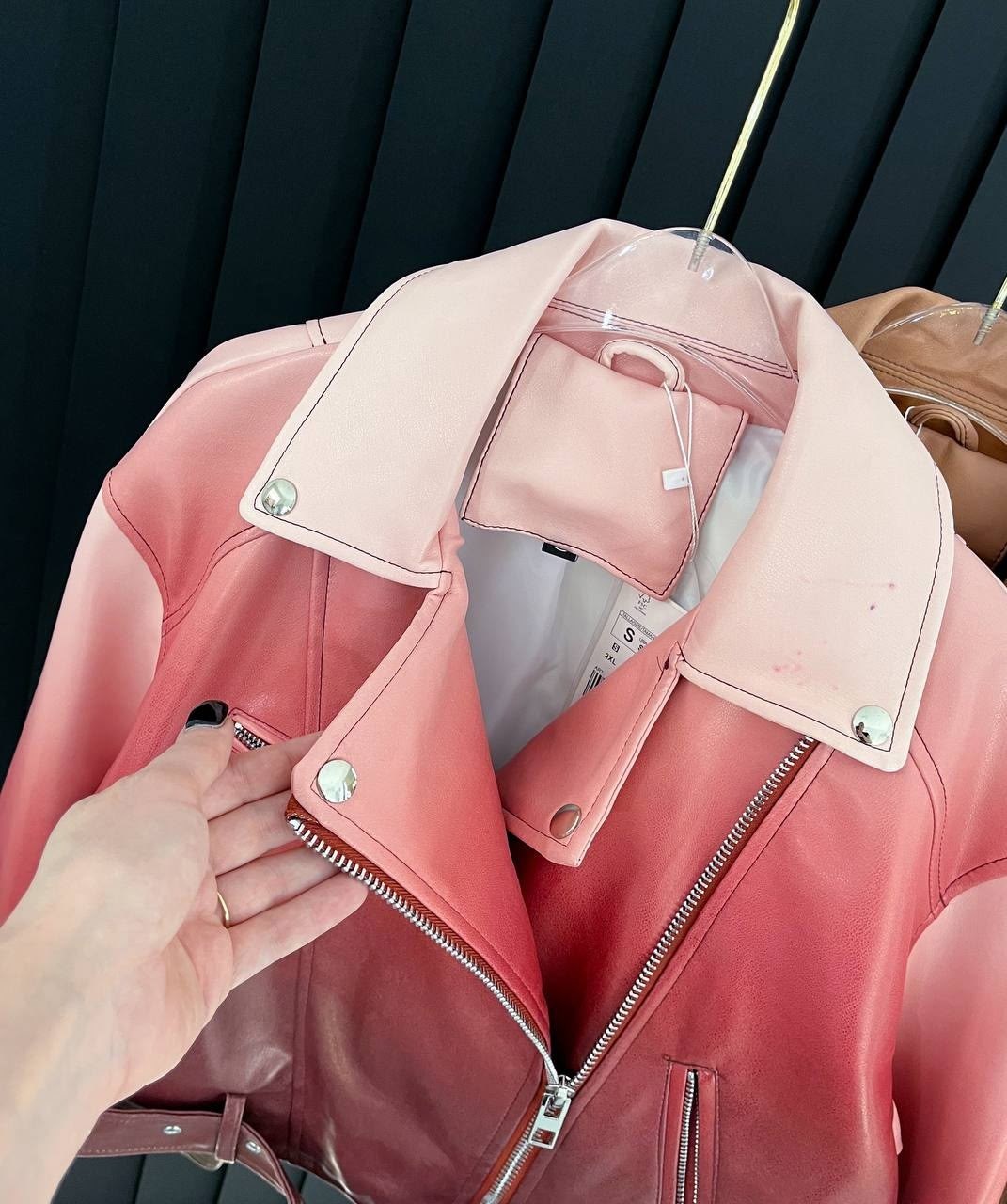 женская укороченная куртка из искусственной кожи,куртка косуха,кожаная куртка косуха,женская кожаная куртка косуха,куртка кожаная