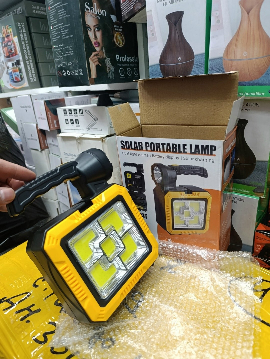 многофункциональный фонарь,фонарь прожектор,фонарь аккумуляторный,ручной беспроводной фонарь прожектор,ручной фонарь прожектор