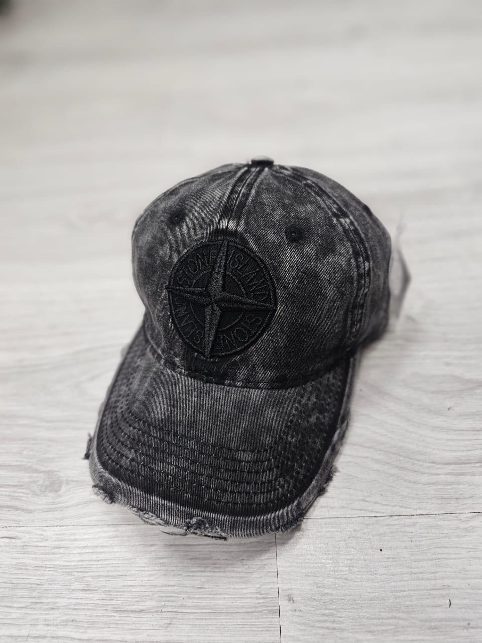 бейсболка stone island,stone island кепка с нашивкой в виде компаса серый,stone island кепка,бейсболка кепка с рефлективом stone island,бейсболка кепка с рефлективом stone island stone island цвет беж