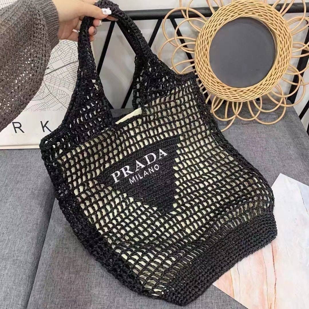сумки вязаные крючком,плетеная сумка прада,вязаная сумка prada 2026,плетеная сумка,раффия сумка тоут prada