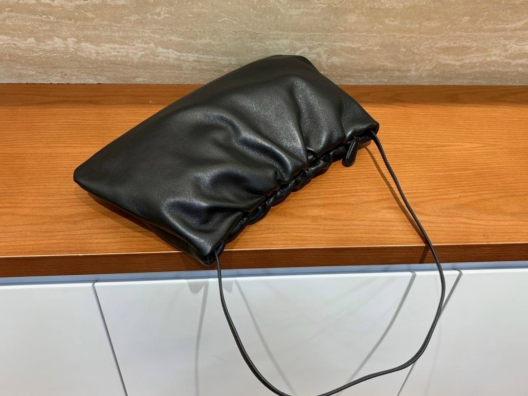 сумка,кожаная сумка,сумки женская,сумка пельмень боттега,сумка дизайнерская