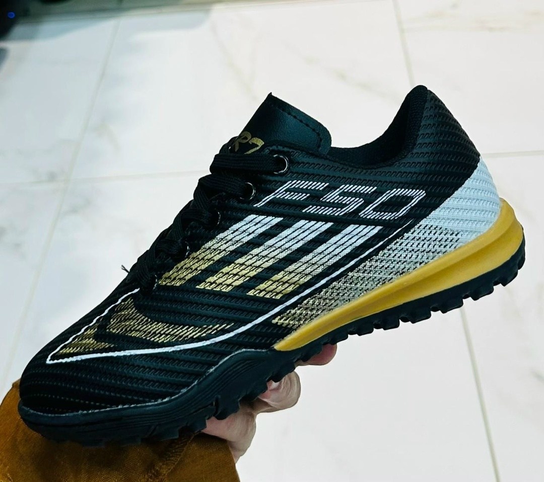 футбольная бутса,бутсы футбольные сороконожки футзалки adidas,сороконожка для футбола,футбольная ,сороконожки для футбола адидас