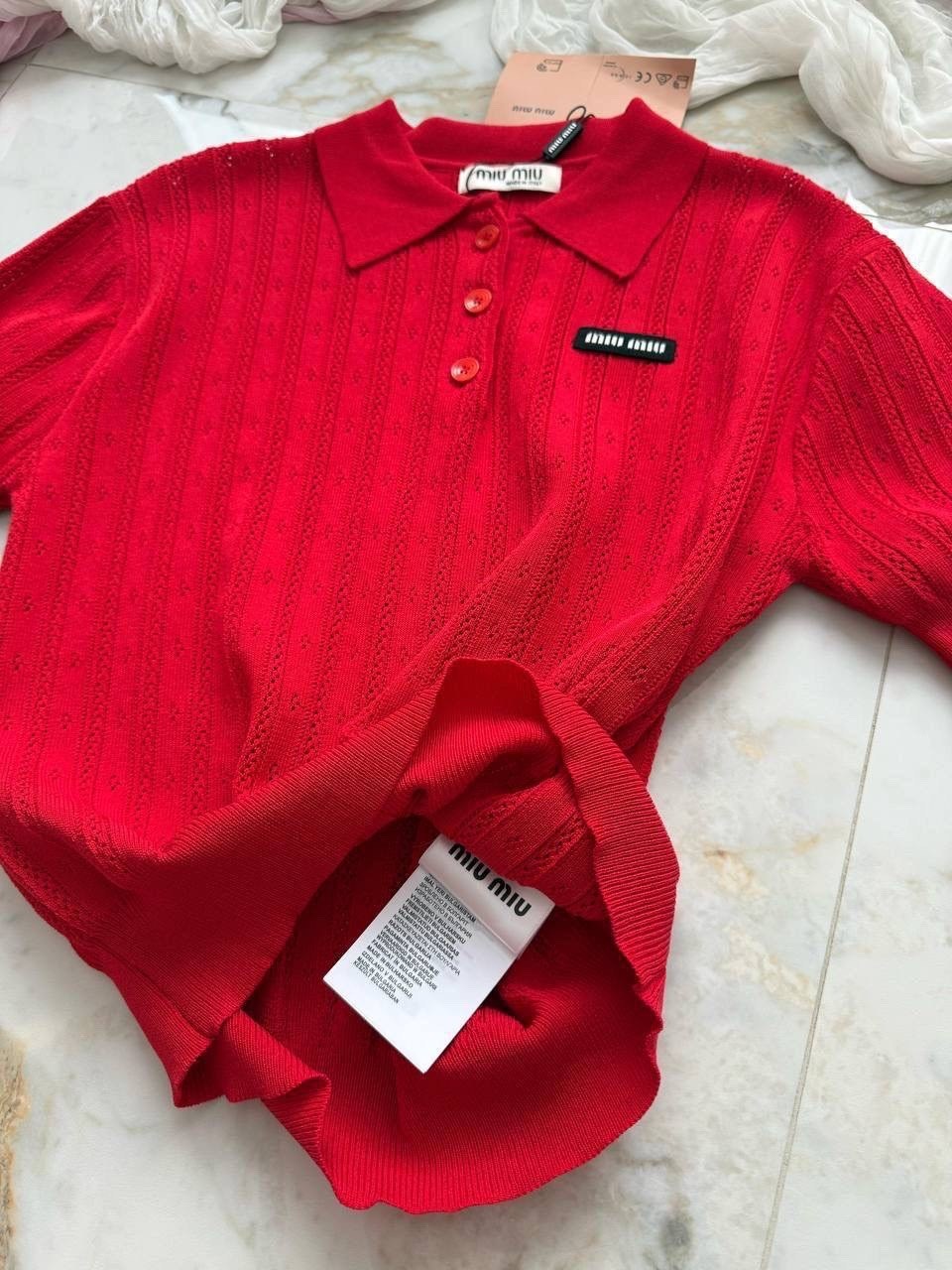 красное женское поло miu miu,поло miu miu,женская белая блузка miu miu,кофта женская