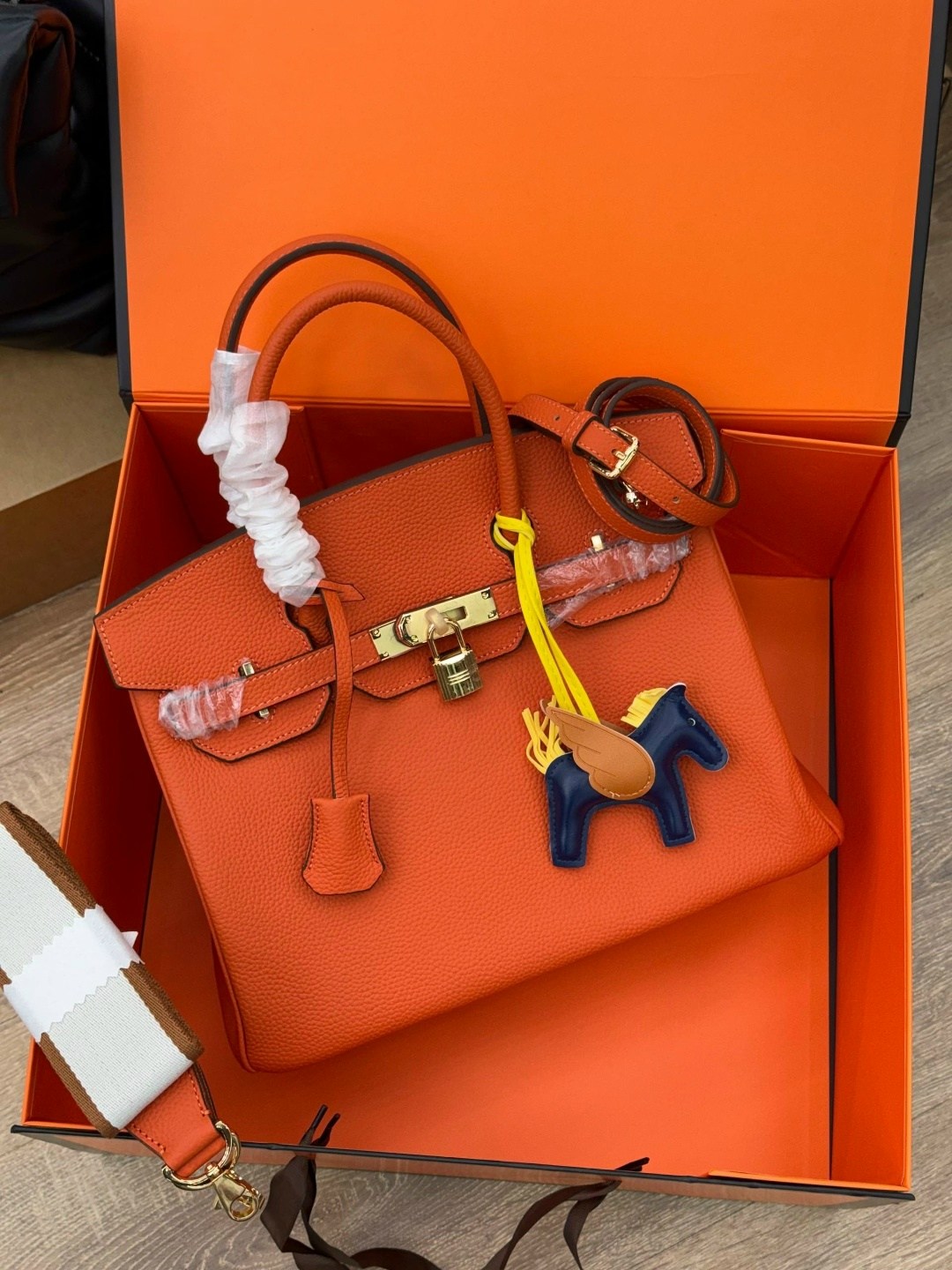 сумка hermes,сумки эрмес официальный,сумки гермес биркин с лошадками,женская сумка hermes,сумки для женщин