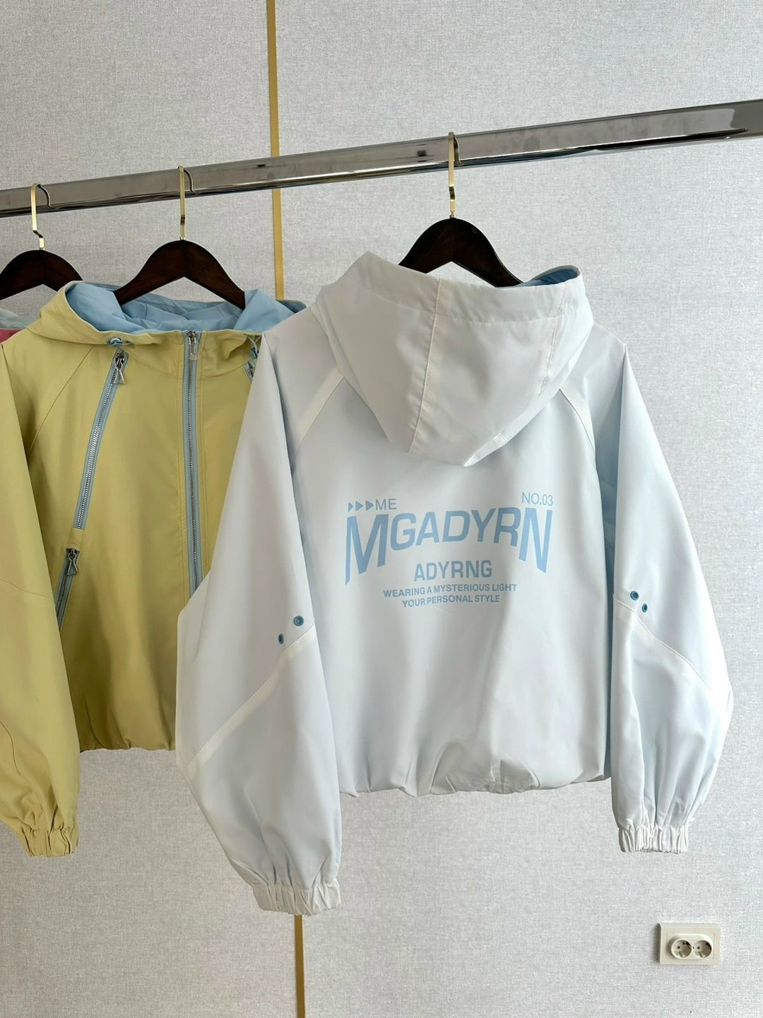 ветровка женская,ветровка,женская куртка,легкая куртка,куртка женская легкая