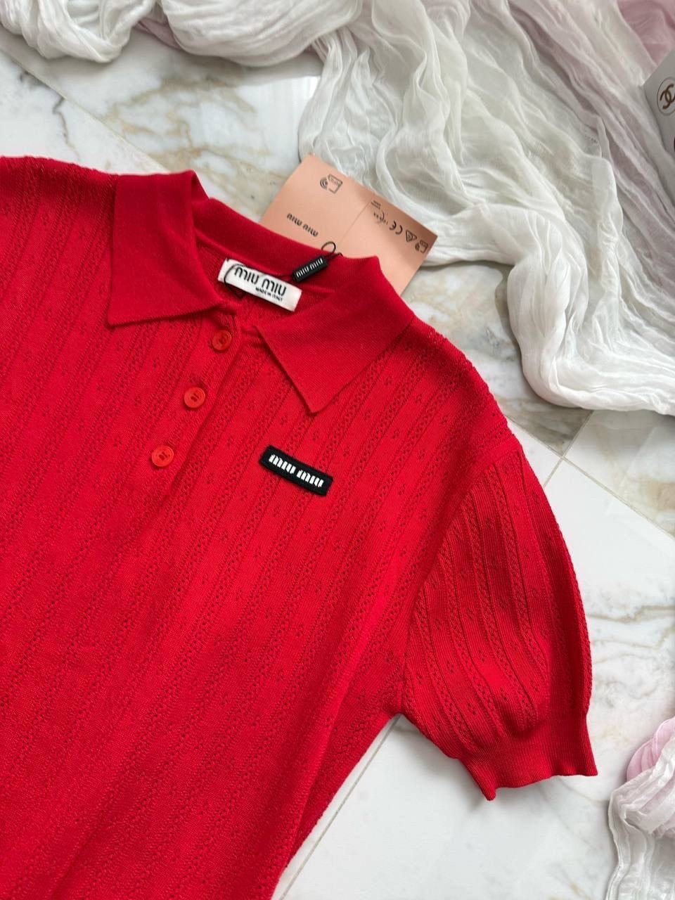 красное женское поло miu miu,поло miu miu,женская белая блузка miu miu,кофта женская