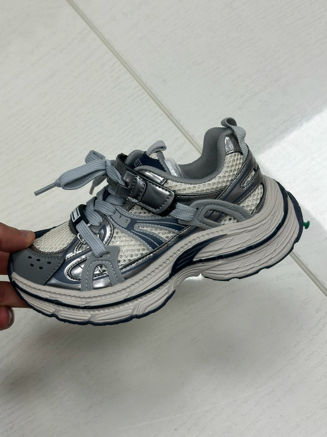 кроссовки,кроссовки женскиe,кроссовки с толстой подошвой,массивные кроссовки,женские массивные кроссовки