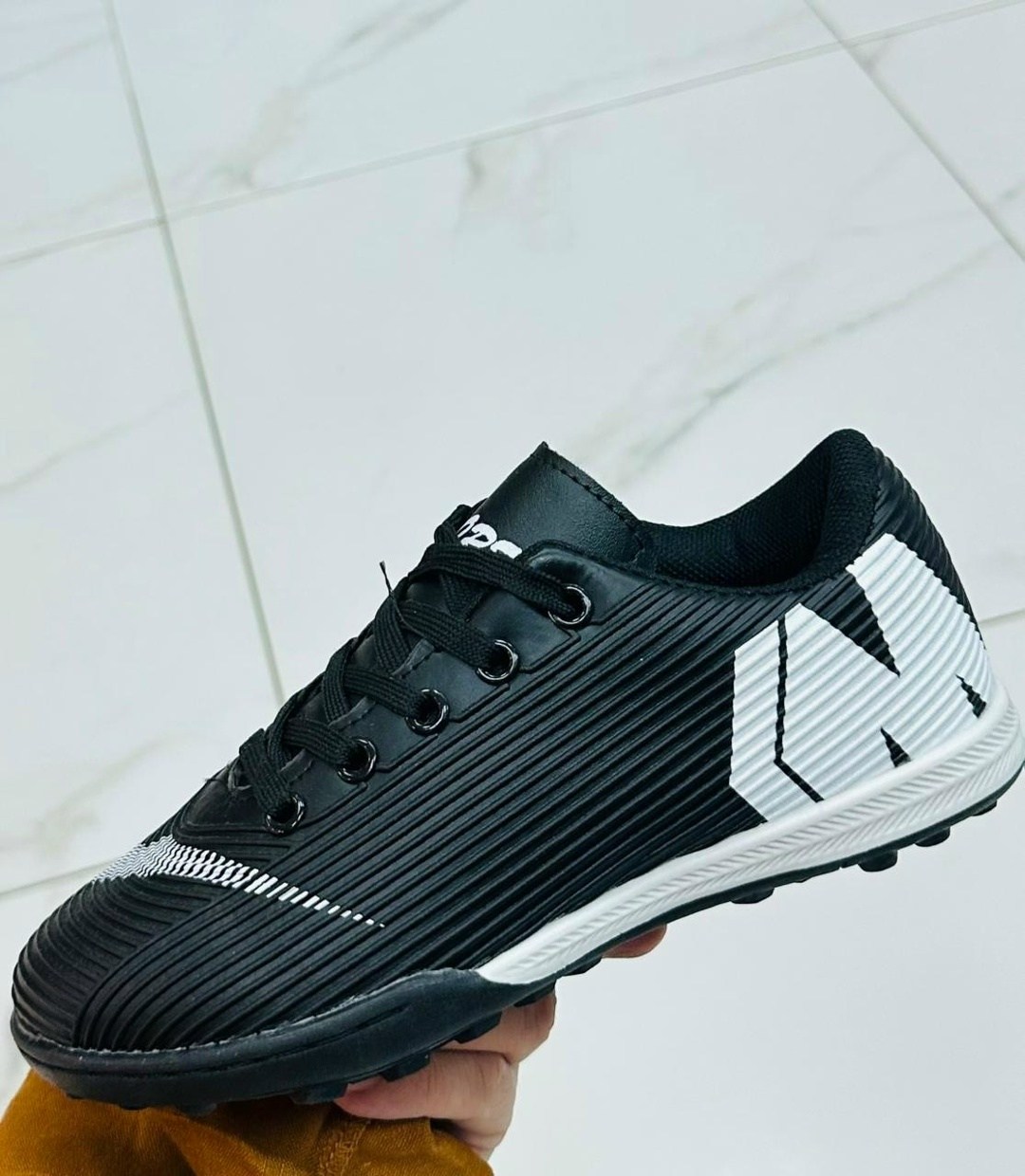 футбольная бутса,футбольные бутсы золотые,футбольная ,футбольные сороконожки адидас,сороконожка для футбола