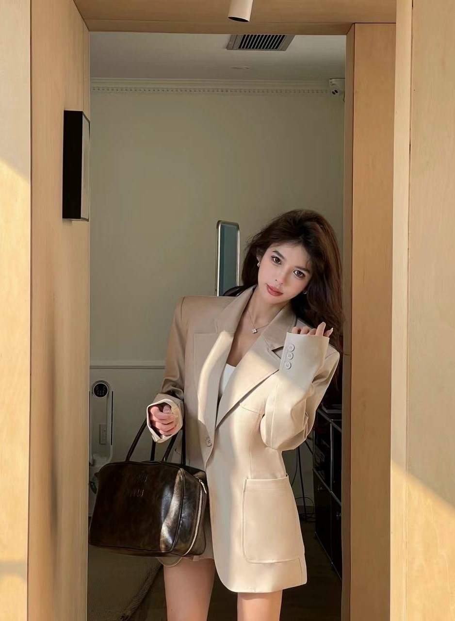 женский костюм с юбкой,женский костюм из блейзера с высокой талией,женский костюм из блейзера с завышенной талией,женский летний костюм с блейзером и юбкой,костюм с юбкой