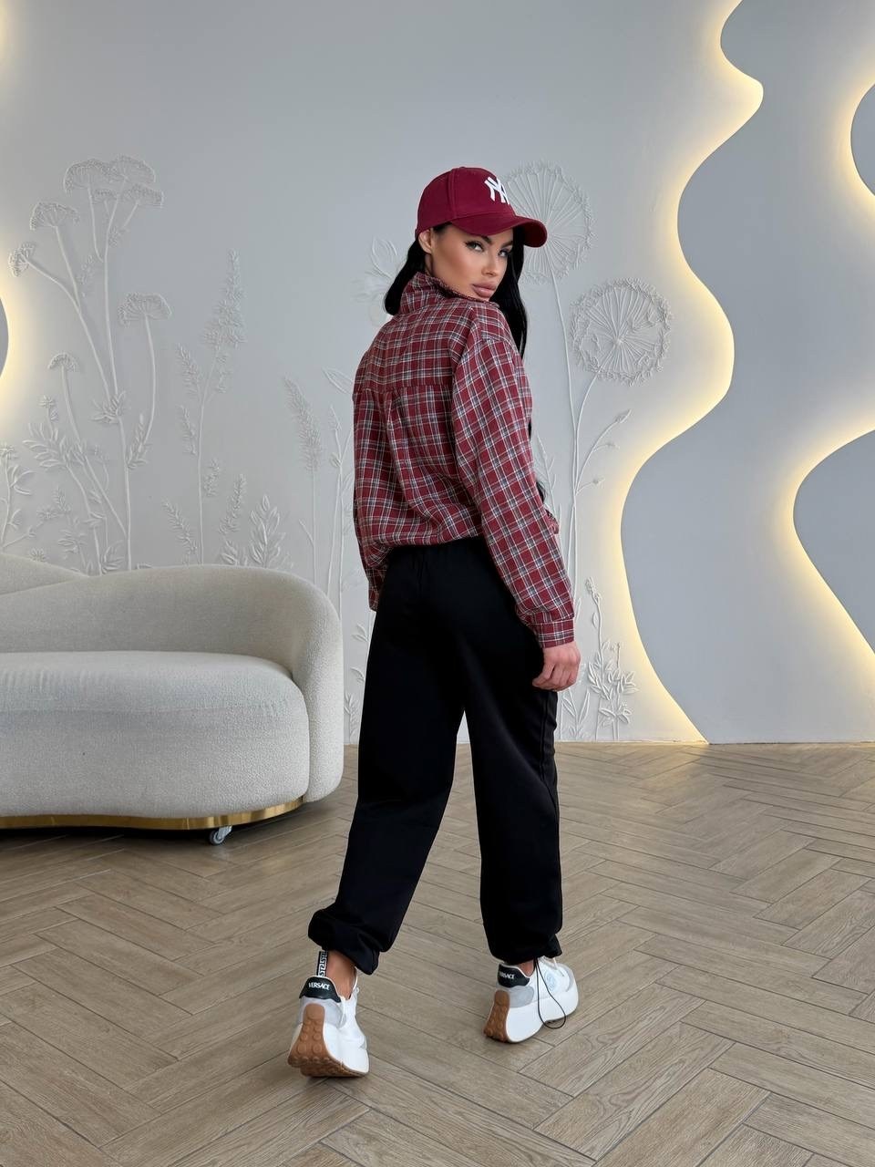 трикотажные брюки,спортивные трикотажные брюки,брюки в спортивном стиле,брюки спортивные,одежда брюки