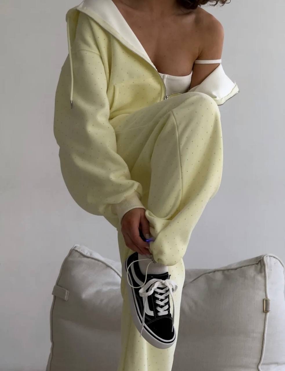 стильные костюмы,брюки джоггеры,трикотажные брюки,женские спортивные костюмы,желтые брюки