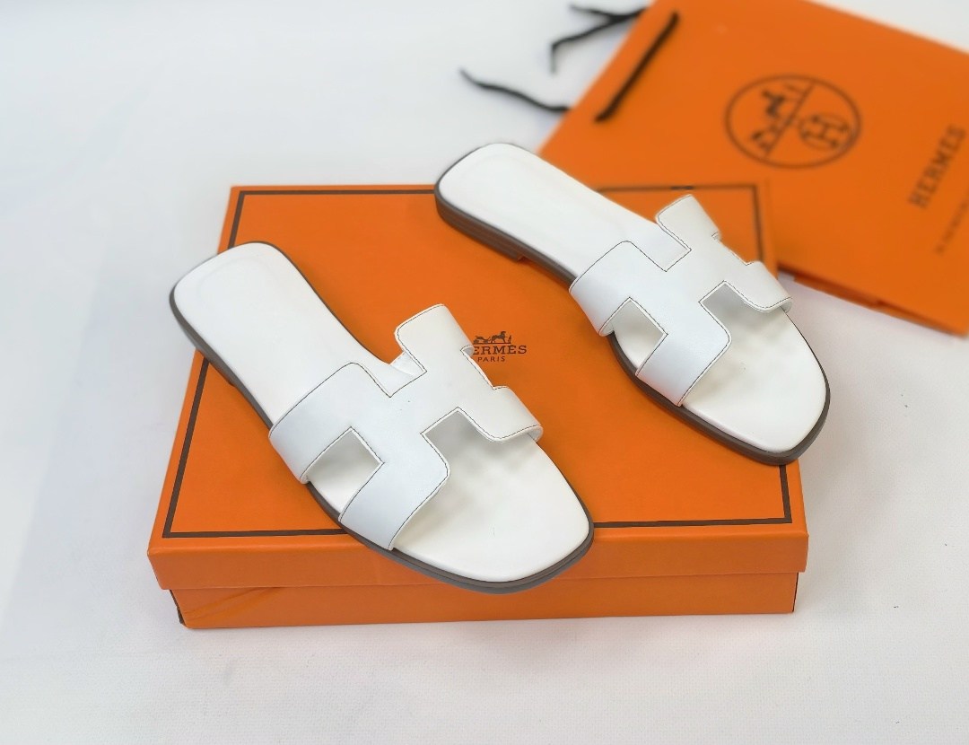 шлепки hermes женские,шлепанцы hermes,тапки hermes женские,шлепки hermes,hermes белые кожаные сандалии
